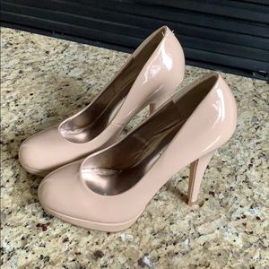 Taupe shiny heels